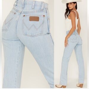 wrangler light wash cowboy cut jeans